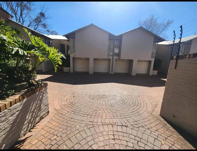 3 BEDROOM PROPERTY TO RENT IN MUCKLENEUK